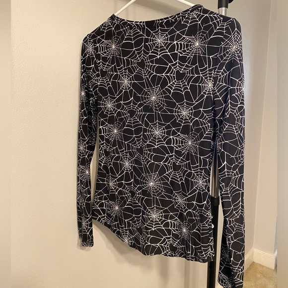 No Boundaries Spiderweb Shirt - Picture 3 of 3